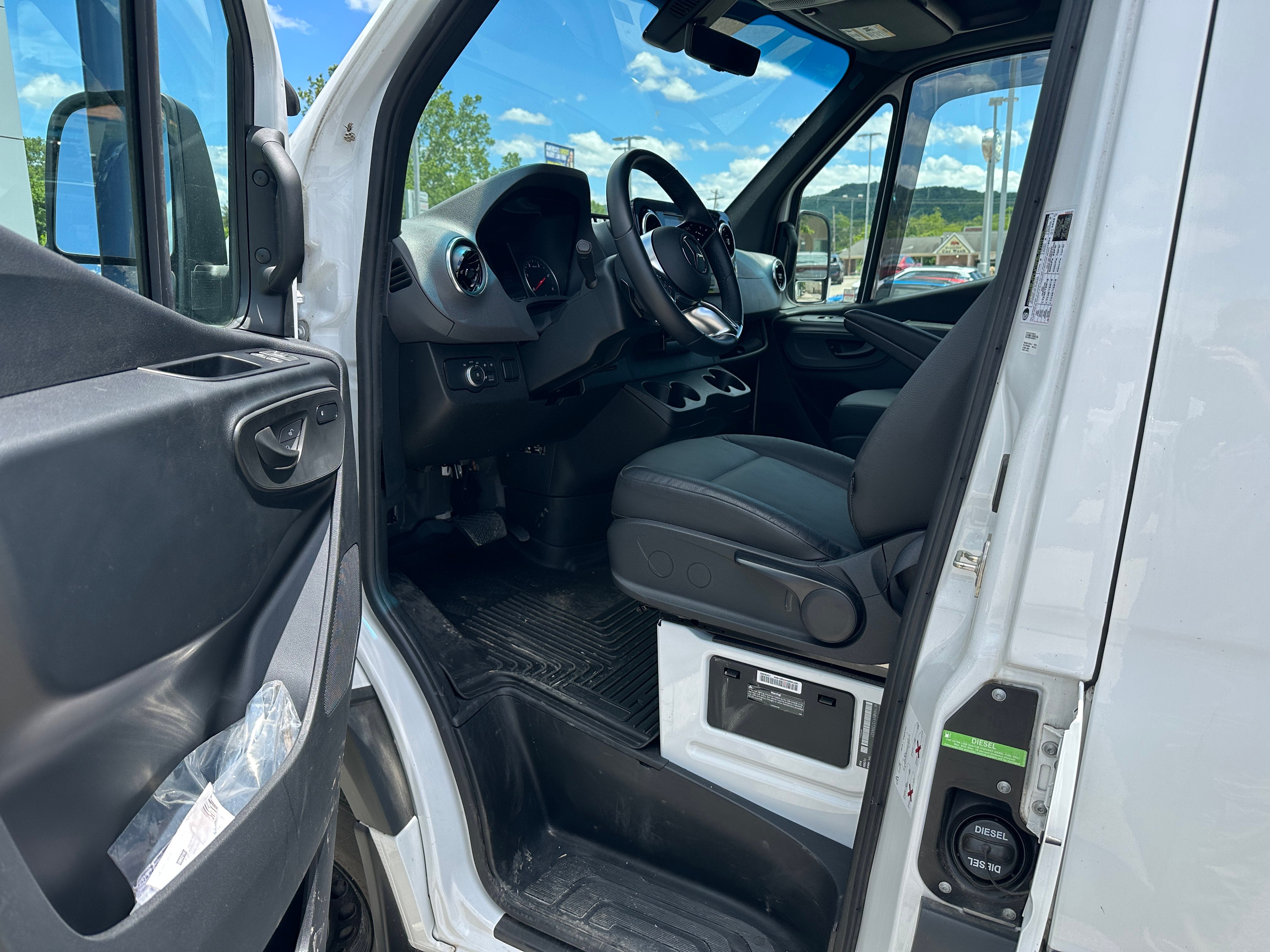 2025 Mercedes-Benz Sprinter 2500 2500 Standard Roof I4 Diesel HO 144" AWD