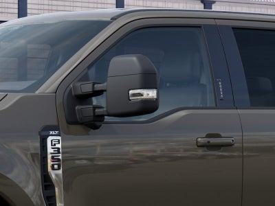 2027 Ford Super Duty F-350 SRW XLT
