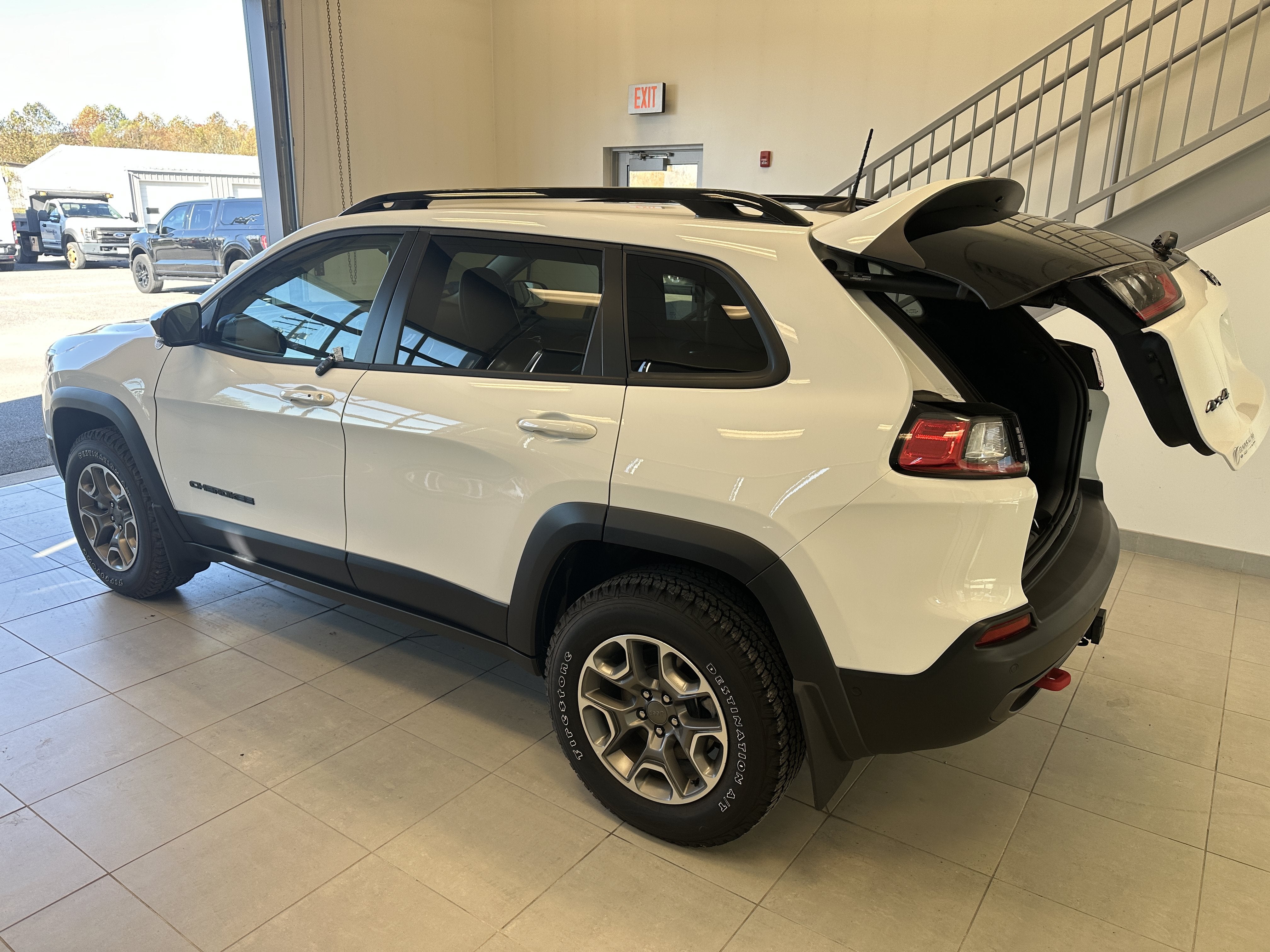 2023 Jeep Cherokee Trailhawk