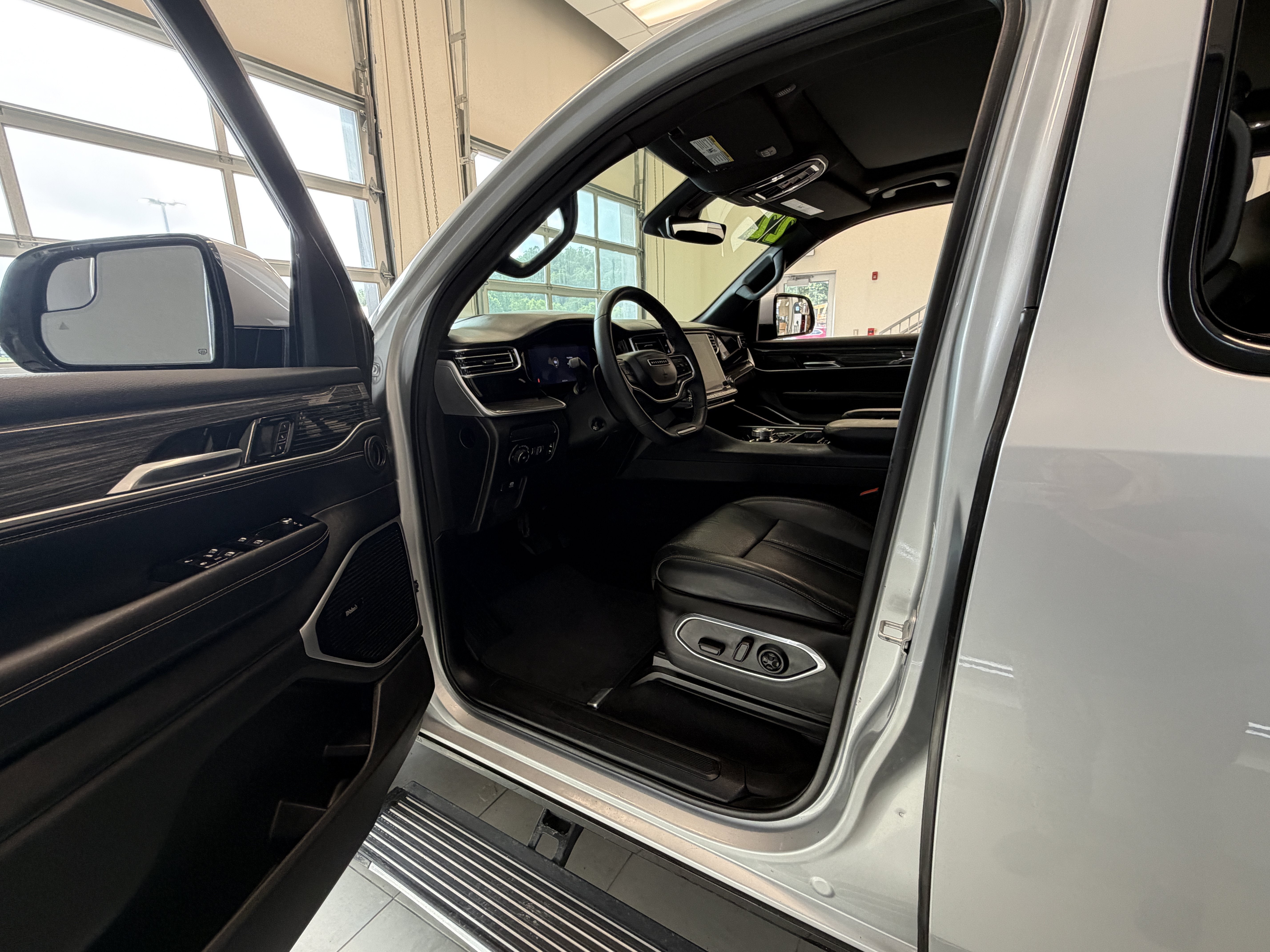 2022 Jeep Wagoneer Series III