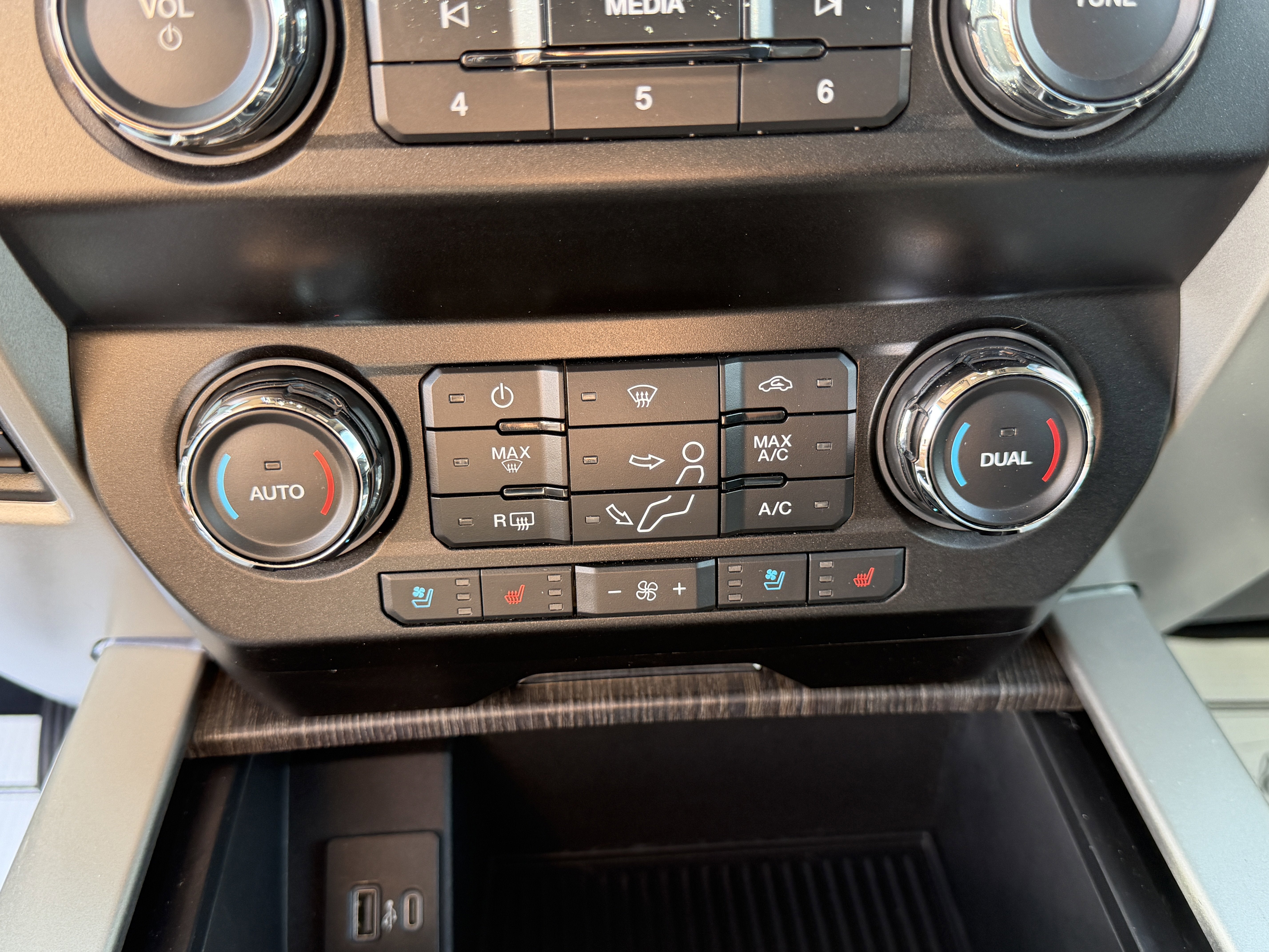 2020 Ford Super Duty F-350 DRW LARIAT